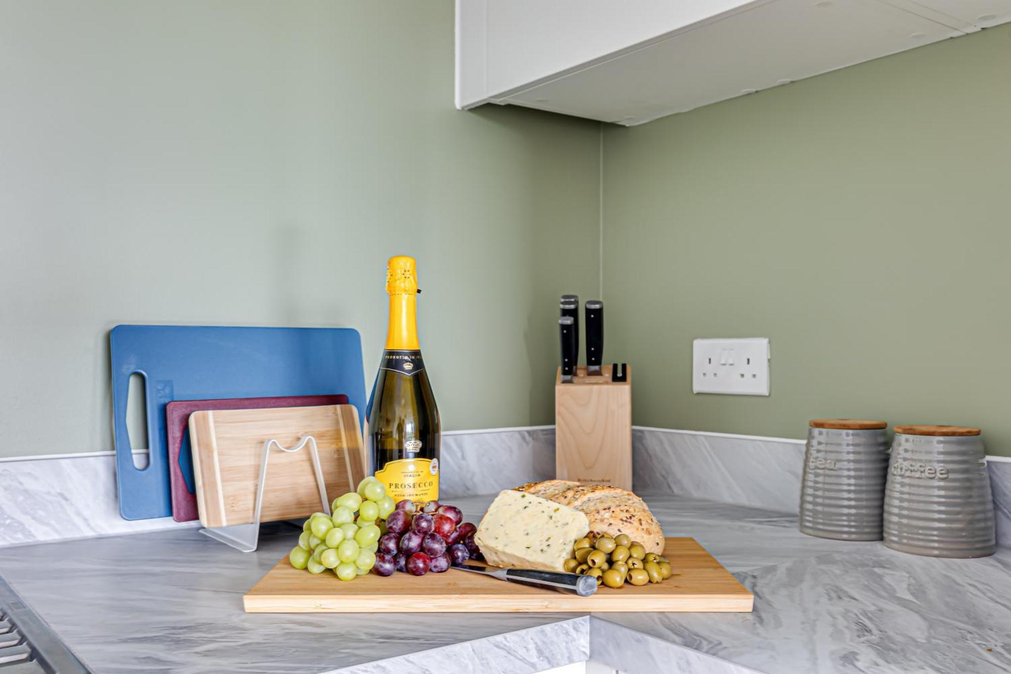 Penthouse Apartment - City Centre - Secure Parking, Balcony, Self-Check-In, Fast Wifi And Smart Tv With Netflix By Yoko Property มิลตันคีนส์ ภายนอก รูปภาพ
